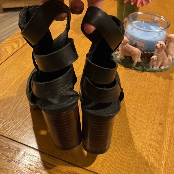 Sorel booties with detailed open back - Picture 4 of 6